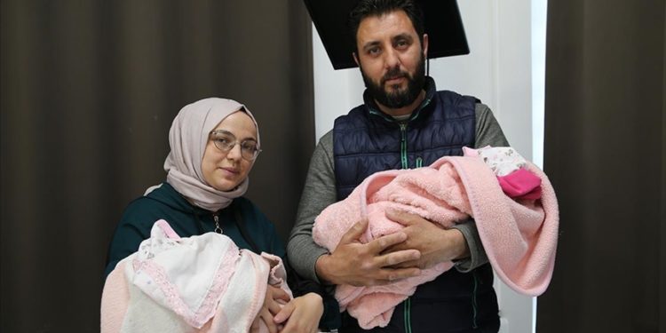 Konya’da tek yumurta ikizleri anne karnındaki müdahaleyle sağlıklı şekilde doğdu