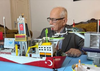 Türkiye sevdalısı 66 yaşındaki Ürdünlü, Fatih Sondaj Gemisi’nin maketini yaptı