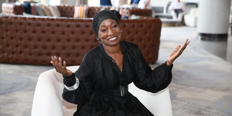 Muğla'da yaşayan ABD'li sanatçı Della Miles'ten arkadaşlarına "Türkiye'ye gelin" çağrısı