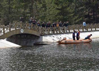Afyonkarahisar'da boğulma tehlikesi geçiren öğrenciyi kurtarmaya çalışan 4 kişi gölette boğuldu