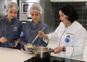 Kütahya’nın yöresel lezzetlerini öğrenen öğrenciler kentin gastronomi turizmine katkı sunacak