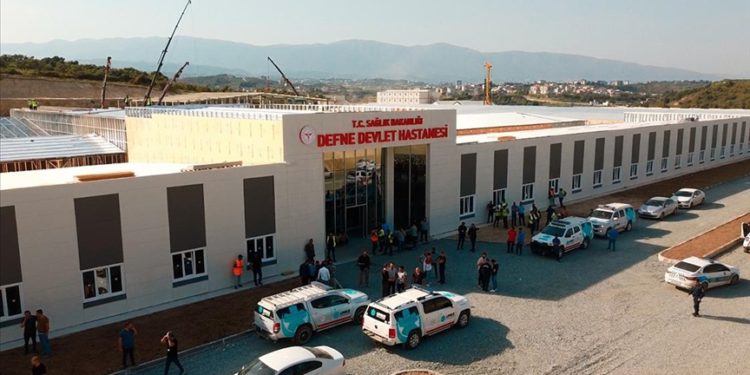 Bakan Koca, Hatay’da kurulan Defne Devlet Hastanesine ilişkin paylaşımda bulundu