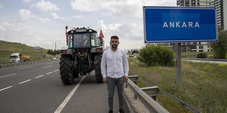 Balıkesirli çiftçi, Cumhurbaşkanı Erdoğan’a teşekkür etmek için traktörüyle Ankara’ya geldi