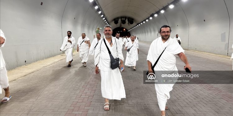 Hacı adayları, Müzdelife yolunda