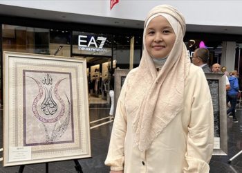 Kazak hattat 3 yılda öğrendiği hat sanatını ülkesinde tanıtıyor