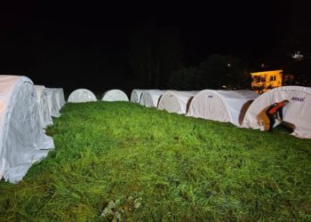 Erzurum’da yangında evleri yananlar için AFAD tarafından çadır kuruldu