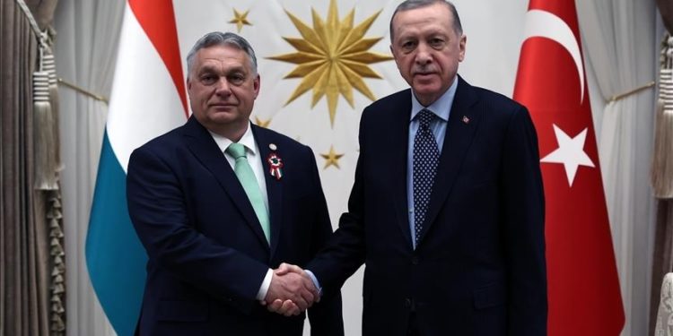 Macaristan Başbakanı Orban'dan Cumhurbaşkanı Erdoğan'a tebrik telefonu