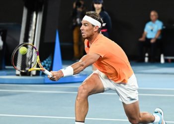 Ameliyat edilen İspanyol tenisçi Nadal, kortlardan uzun bir süre daha uzak kalacak