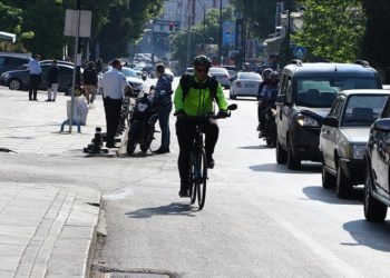 Ambulansla hasta sağlığı, bisikletiyle kendi sağlığı için yollara düşüyor