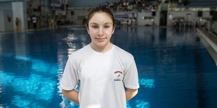 Uluslararası Dalış Turnuvası'nda Sude Köprülü ve Barış İkinci altın madalya aldı