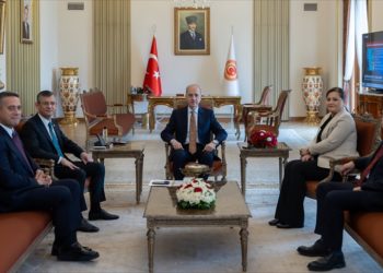 TBMM Başkanı Kurtulmuş, CHP Grup Başkanı Özel ve grup başkanvekillerini kabul etti