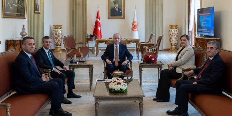 TBMM Başkanı Kurtulmuş, CHP Grup Başkanı Özel ve grup başkanvekillerini kabul etti
