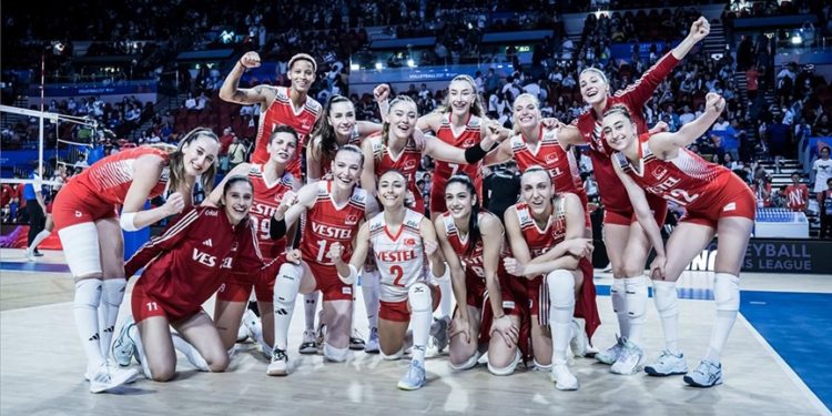 "Filenin Sultanları" FIVB Milletler Ligi'nde Final Etabı'na kalmayı garantiledi