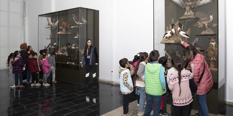 Erzurum’da öğrencilere bilimi sevdirmek için araştırma merkezleri gezdirildi