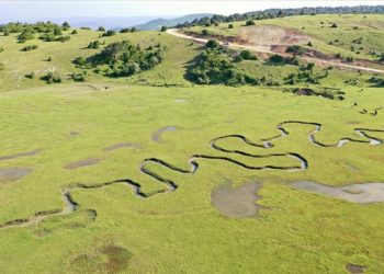 Karagöl Yaylası'ndaki menderesler son yağışların ardından suyla doldu