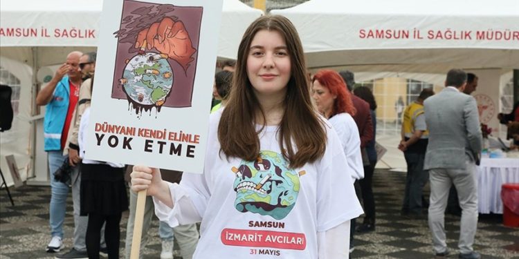 Samsun’da “Dünya Tütünsüz Günü”nde gönüllüler sigara izmariti topladı