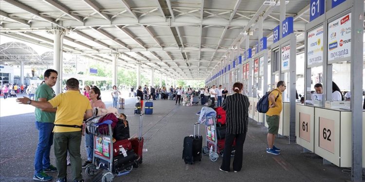 Antalya'ya hava yoluyla gelen turist sayısı 5 milyonu aştı