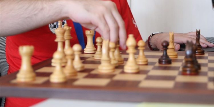 Milli satranççı Ediz Gürel 16 yaş kategorisinde şampiyon oldu