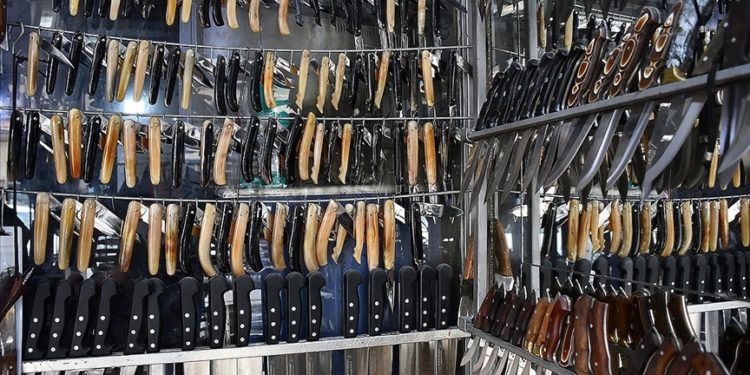 Kurban Bayramı öncesi "Sivas bıçağı" ustalarının mesaisi yoğunlaştı