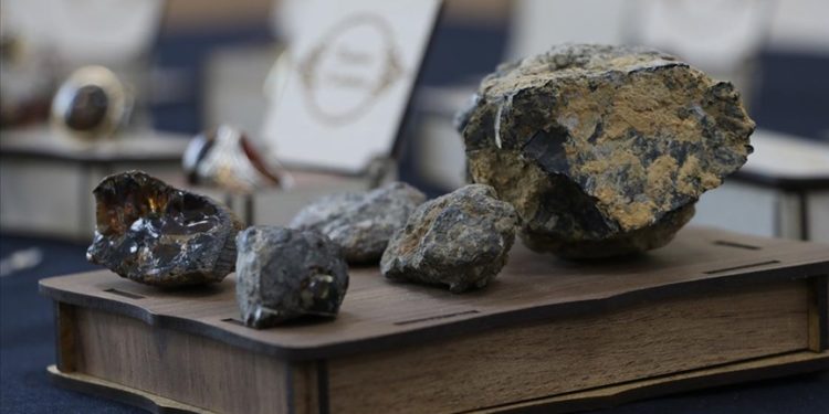 Bayburt’ta çıkarılan kehribar “ekmek kapısı” olacak