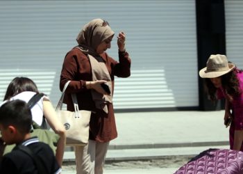 İranlı turistler Van esnafının bayram sevincini artırdı