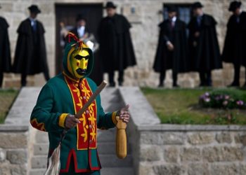 İspanya’nın ilginç festivallerinden “El Colacho” gerçekleştirildi