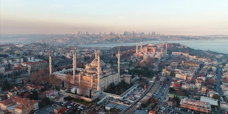 Çifte ezan geleneği Ayasofya ve Sultanahmet'te yaşatılıyor