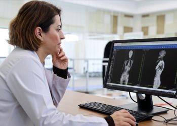 Çocuklarda skolyozun erken tanısında ebeveynlere de görev düşüyor