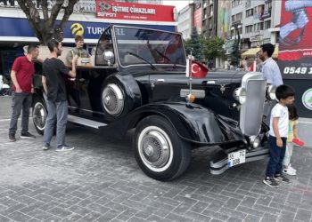 Atatürk'ün makam aracı olarak kullandığı otomobilin benzeri Bolu'da sergilendi