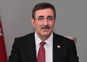 Cumhurbaşkanı Yardımcısı Yılmaz, şampiyon olan A Milli Erkek Voleybol Takımı'nı kutladı