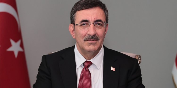 Cumhurbaşkanı Yardımcısı Yılmaz, şampiyon olan A Milli Erkek Voleybol Takımı'nı kutladı