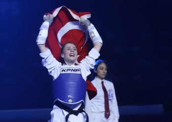 Merve Dinçel Dünya Tekvando Şampiyonası’nda altın madalya kazandı