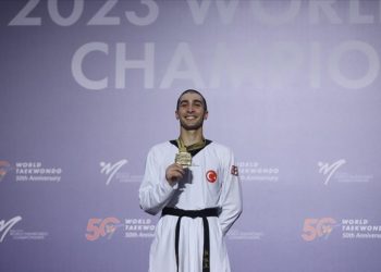 Hakan Reçber, Dünya Tekvando Şampiyonası'nda altın madalya kazandı