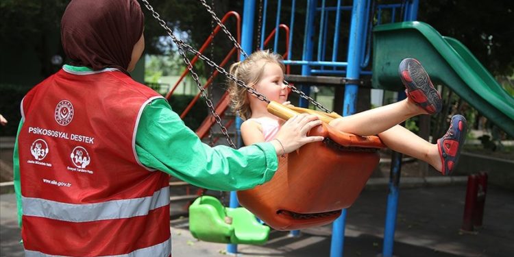 Savaş mağduru Ukraynalı çocuklara Türkiye güvenli liman oldu