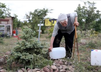 Yaşı 93 olmasına rağmen çevreyi yeşertmek için çalışmaktan vazgeçmiyor