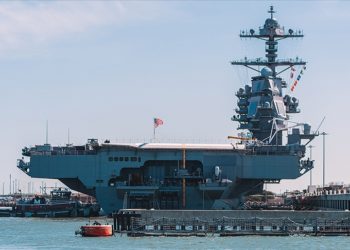 Dünyanın en büyük uçak gemisi NATO komutasında