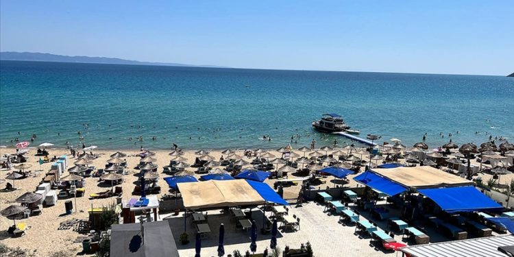 Saros Körfezi sahillerinde bayram tatili yoğunluğu