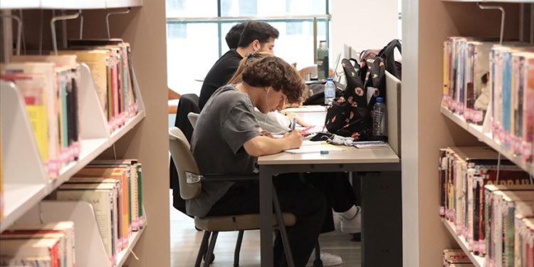 Kırklareli modern kütüphanesinde her yıl nüfusunun 4 katı okuyucu ağırlıyor