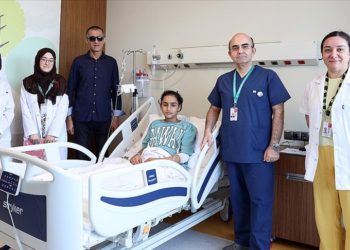 Yüz binde birden az rastlanan hastalığın yol açtığı görme kaybına İstanbul’da şifa buldu