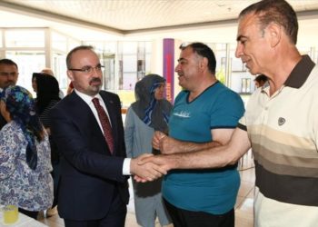 İçişleri Bakan Yardımcısı Turan, Çanakkale’de depremzede vatandaşlarla bir araya geldi