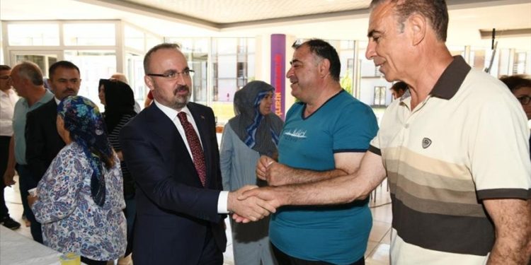 İçişleri Bakan Yardımcısı Turan, Çanakkale’de depremzede vatandaşlarla bir araya geldi