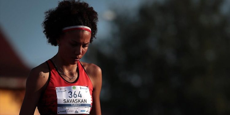 Milli atlet Buse Savaşkan Finlandiya'da altın madalya kazandı
