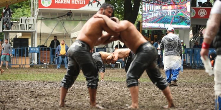 58. Akbalık Yağlı Güreşleri'nde başpehlivanlığı Serdar Yıldırım kazandı