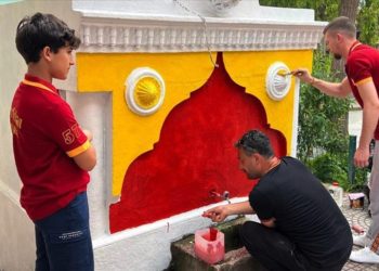 "Şampiyon çeşme" bu yıl Galatasaray'ın renklerine büründü