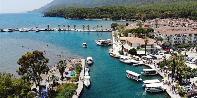 Muğla sahillerinde bayramın ikinci gününde de yoğunluk yaşandı