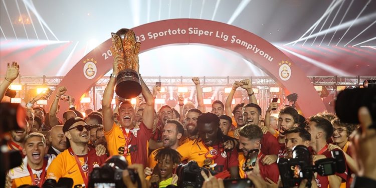 Şampiyon Galatasaraylı futbolcular mutluluklarını AA’ya anlattı
