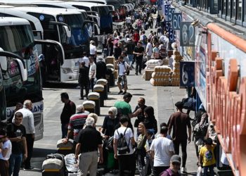 İstanbul otogarında bayram yoğunluğu sürüyor