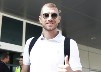 Fenerbahçe, Edin Dzeko transferini KAP'a bildirdi