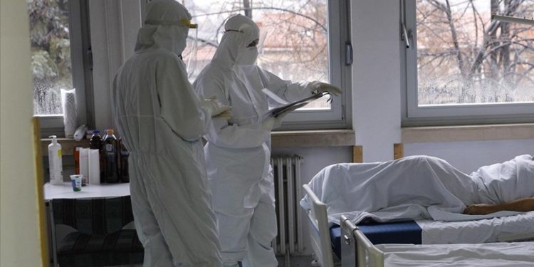 Kovid-19 geçiren milyonlarca kişinin koku duyusu geri gelmedi