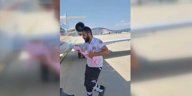 Ebrar bebek uçak ambulansla Muğla'dan İstanbul'a nakledildi